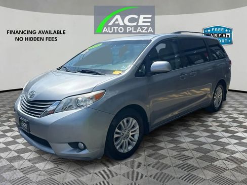 Used 2011 Toyota Sienna XLE image 2
