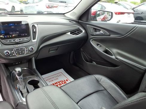 Used 2022 Chevrolet Malibu LT w/ Leather Package FWD image 11