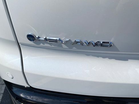 New 2025 Toyota Crown Signia image 12