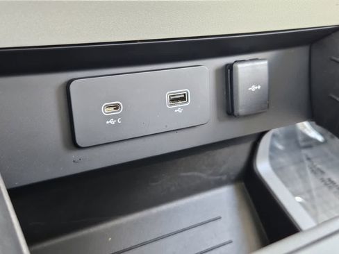 Certified 2023 Land Rover Defender 130 First Edition image 34