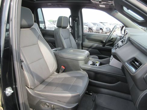 Used 2023 GMC Yukon XL SLT AWD/4WD image 25