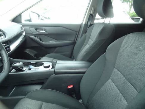 Used 2025 Nissan Rogue SV AWD/4WD image 8