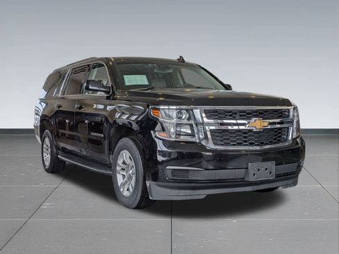 Used 2018 Chevrolet Suburban LT image 8