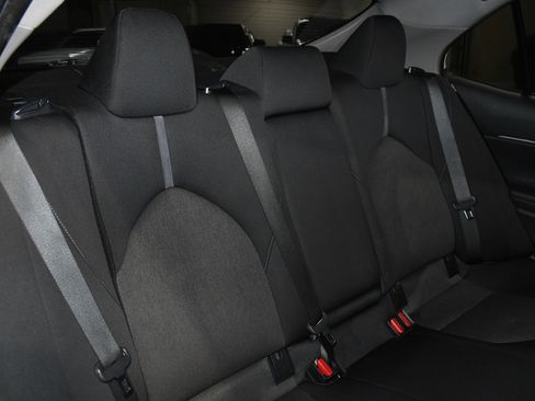 Used 2021 Toyota Camry LE image 18