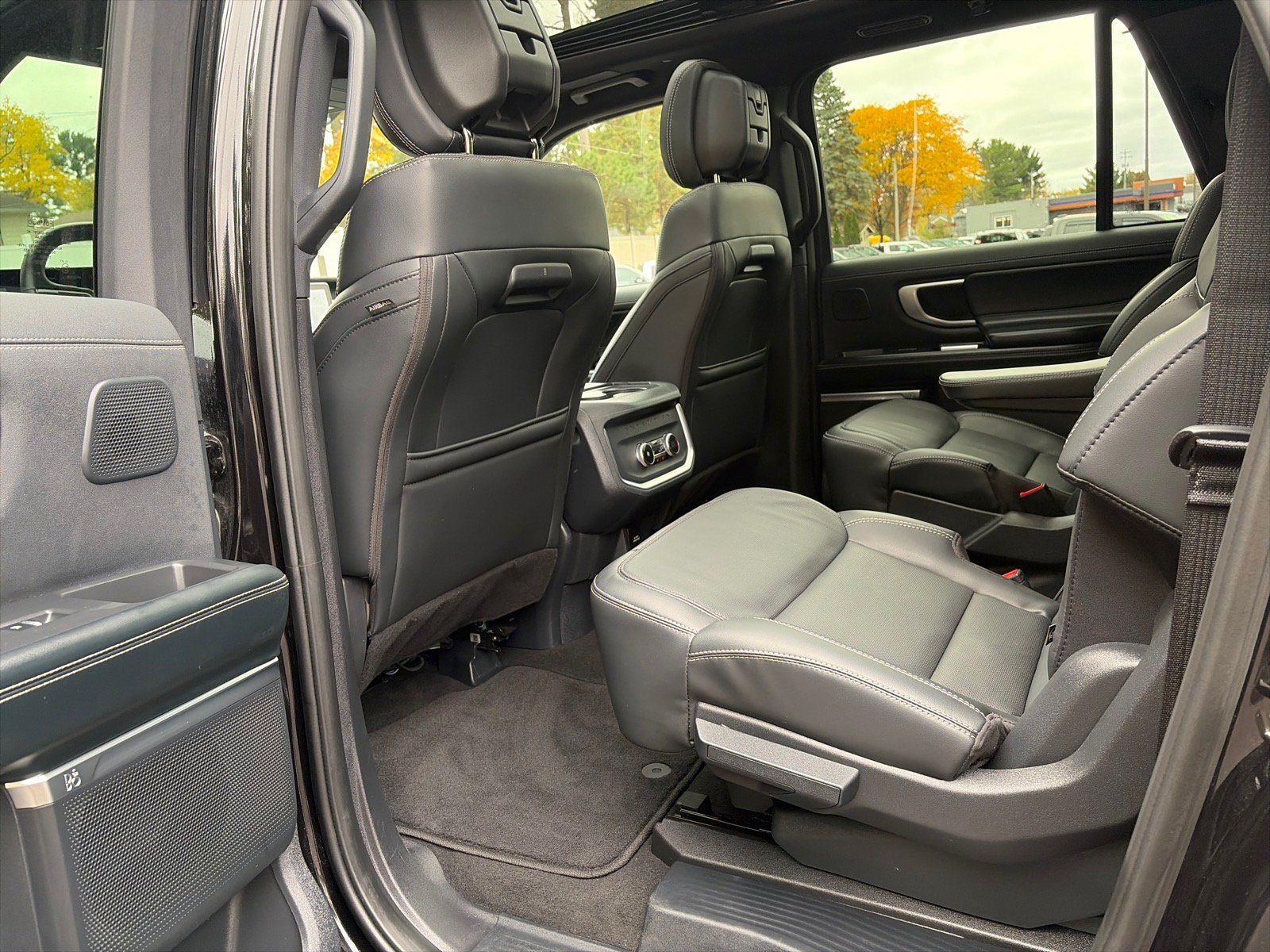 Used 2026 Ford Expedition Max Platinum w/ Stealth Performance Package AWD/4WD image 10