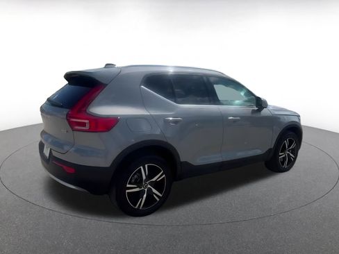 Used 2024 Volvo XC40 B5 Core image 15