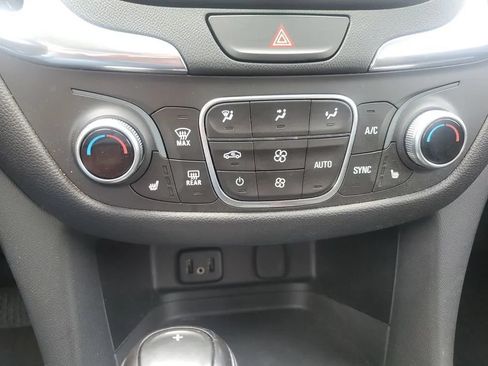 Used 2018 Chevrolet Equinox LT w/ Sun & Infotainment Package AWD/4WD image 14