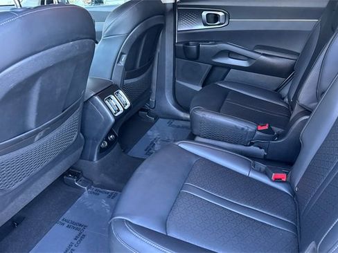 Used 2022 Kia Sorento S image 14