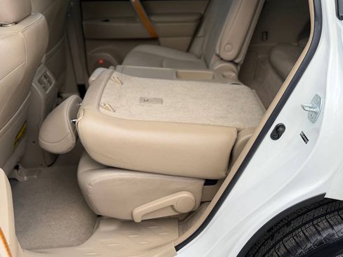 Used 2010 Toyota Highlander Limited AWD/4WD image 39