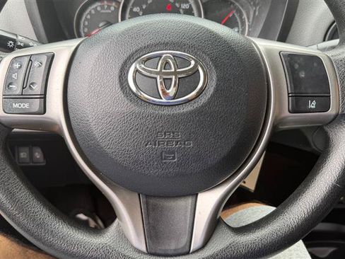 Used 2017 Toyota Yaris L w/ Carpet Mat Package FWD image 28