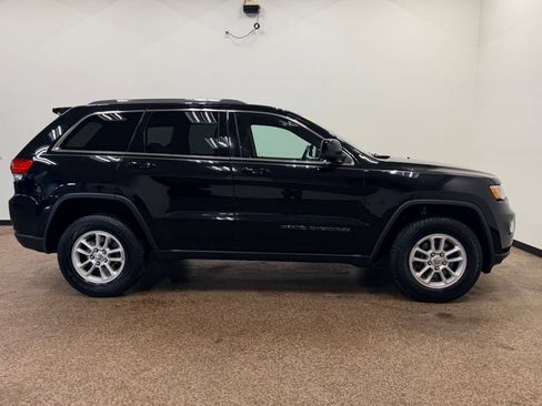 Used 2019 Jeep Grand Cherokee Laredo AWD/4WD image 8