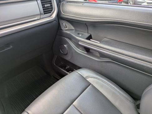 Used 2022 Ford Expedition Max XLT image 12