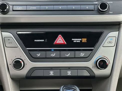 Used 2017 Hyundai Elantra SE image 11