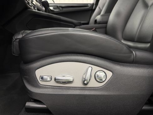Certified 2025 Porsche Macan image 33