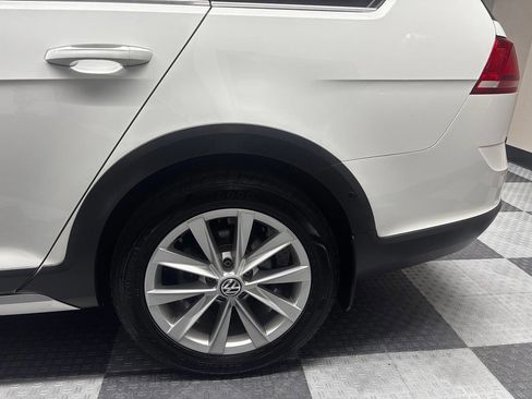 Used 2017 Volkswagen Golf Alltrack SE AWD/4WD image 4