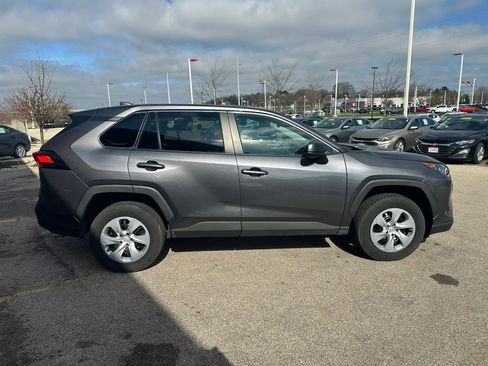 Used 2022 Toyota RAV4 LE image 4