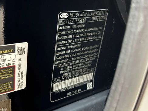 Used 2019 Land Rover Discovery SE image 39