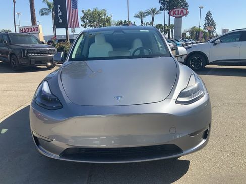 Used 2025 Tesla Model Y Performance image 2