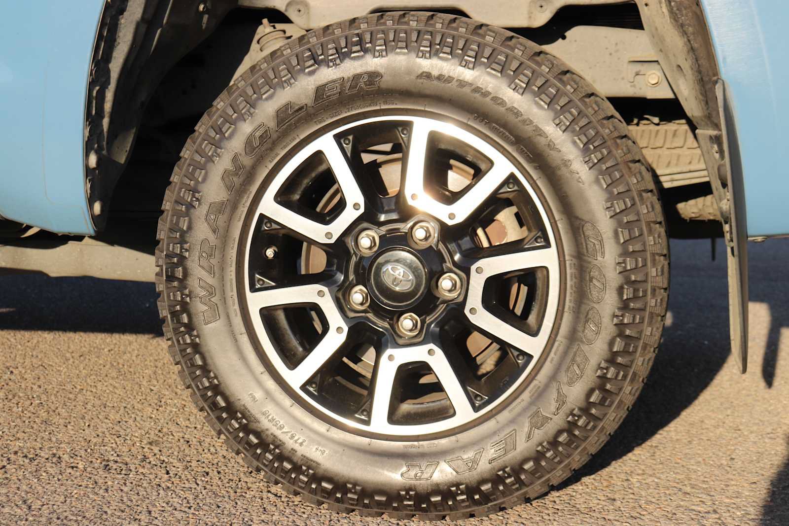 Used 2020 Toyota Tundra SR5 w/ TRD Off-Road Package AWD/4WD image 9