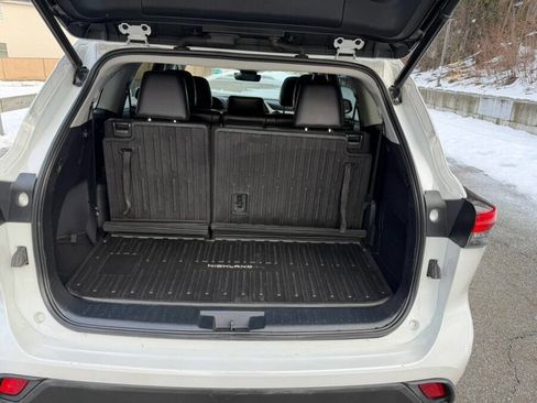 Used 2022 Toyota Highlander XLE image 17