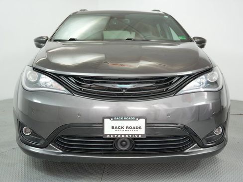 Used 2019 Chrysler Pacifica Limited w/ Advanced Safetytec Group image 2
