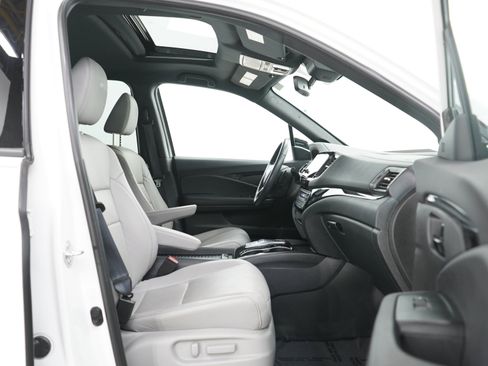 Used 2023 Honda Passport Elite image 11