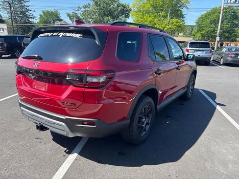 Certified 2025 Honda Pilot TrailSport image 7
