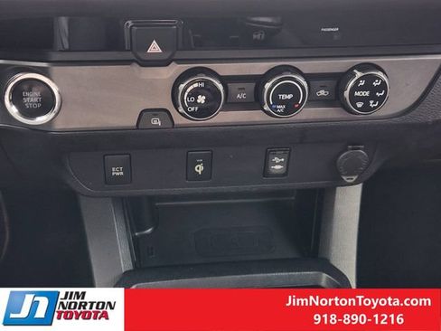 Used 2017 Toyota Tacoma TRD Sport w/ Tow Package RWD image 20