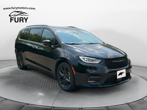 Used 2025 Chrysler Pacifica Limited FWD image 1
