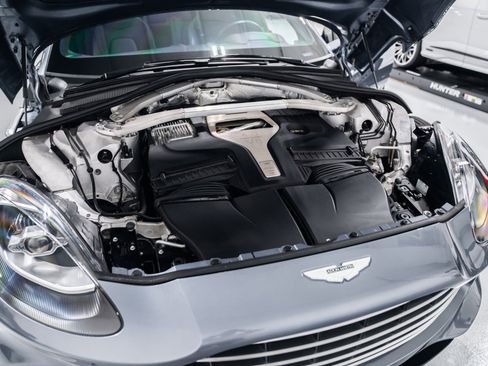 Used 2021 Aston Martin DBX AWD/4WD image 31