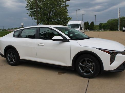 Used 2025 Kia K4 FWD image 3