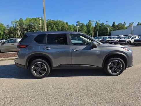 Certified 2025 Nissan Rogue SV FWD image 9