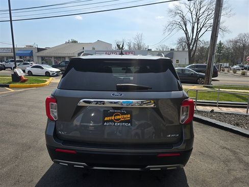 Used 2022 Ford Explorer XLT w/ Equipment Group 202A AWD/4WD image 24