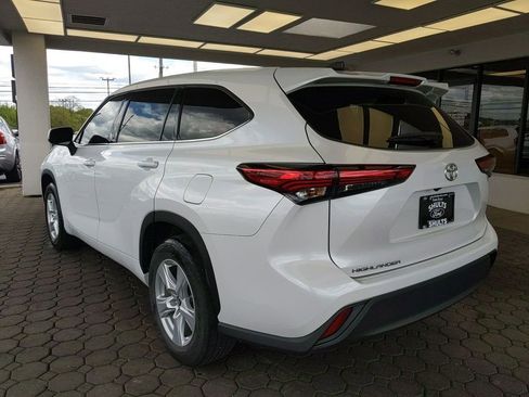 Used 2022 Toyota Highlander L FWD image 9