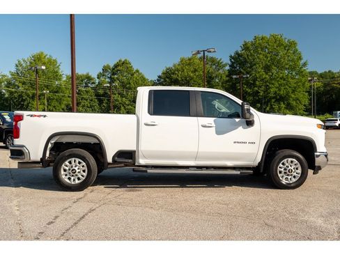 Used 2025 Chevrolet Silverado 2500 LT w/ Convenience Package AWD/4WD image 9