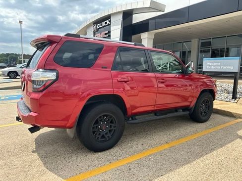 Used 2022 Toyota 4Runner SR5 Premium w/ Moonroof Package RWD image 4