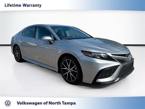 Used 2023 Toyota Camry SE image 1