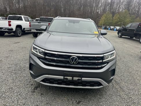 Used 2021 Volkswagen Atlas Cross Sport SE w/ Panoramic Sunroof Package image 2