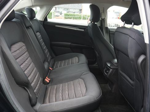 Used 2016 Ford Fusion SE FWD image 19