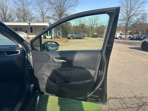 Used 2020 Toyota Corolla LE image 19