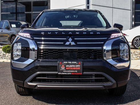 New 2025 Mitsubishi Outlander ES image 2