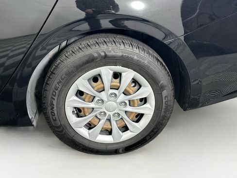 Used 2023 Kia Forte LX image 11