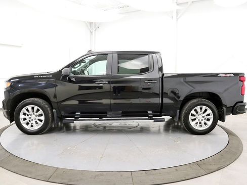 Used 2019 Chevrolet Silverado 1500 Custom w/ Custom Value Package image 4