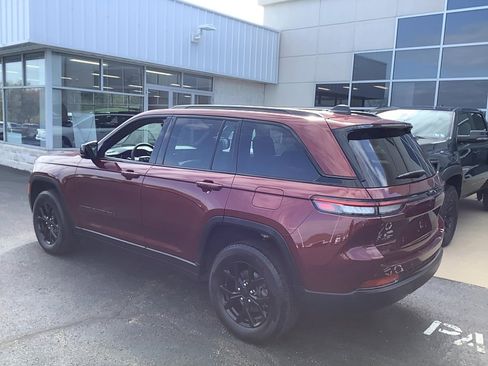 Certified 2024 Jeep Grand Cherokee Altitude AWD/4WD image 5