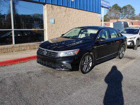Used 2019 Volkswagen Passat 2.0T SE R-Line image 3