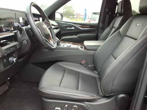 Used 2024 Cadillac Escalade Luxury AWD/4WD image 26