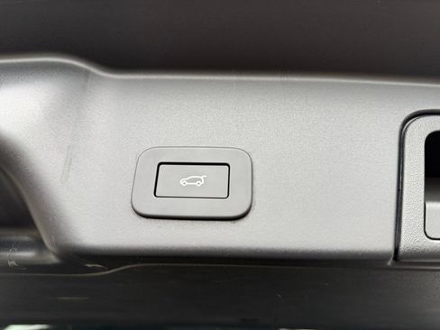 Used 2024 Land Rover Range Rover Evoque S image 12