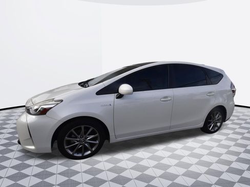 Used 2012 Toyota Prius V Five FWD image 2