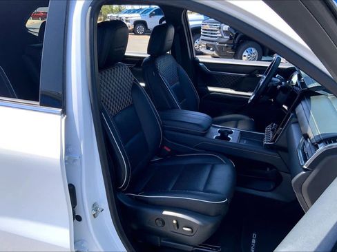 Used 2024 GMC Acadia Denali FWD image 9