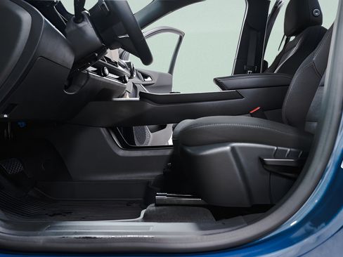 New 2026 Chevrolet Equinox LT w/ Safety and Technology Package FWD image 28